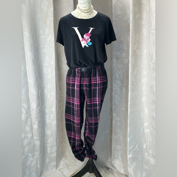 Victoria’s Secret Black Floral Logo Tee & Plaid Jogger Pants Set M Lounge‎ - Picture 1 of 9